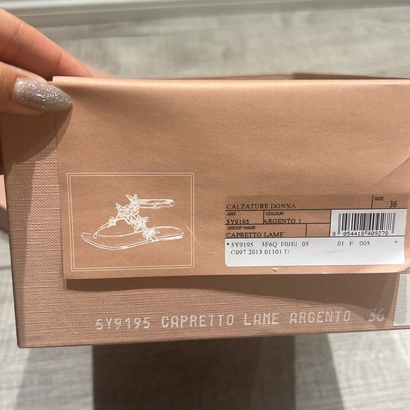 Miu Miu Embellished Star Leather Thong Sandals - Picture 4 of 4